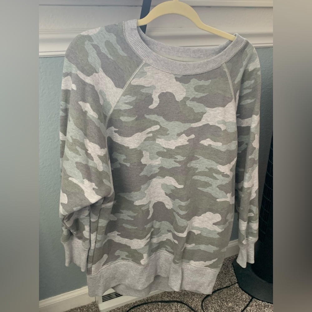 aerie camo crewneck. Like new!